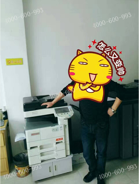 復(fù)印機與模特的照片-科頤辦公 復(fù)印機與模特的照片-科頤辦公