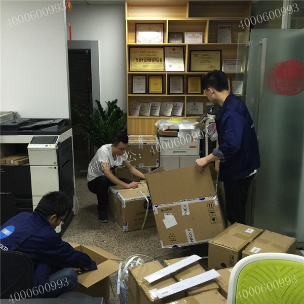 全新原裝柯尼卡美能達復印機配件回貨，同事在整理-科頤辦公