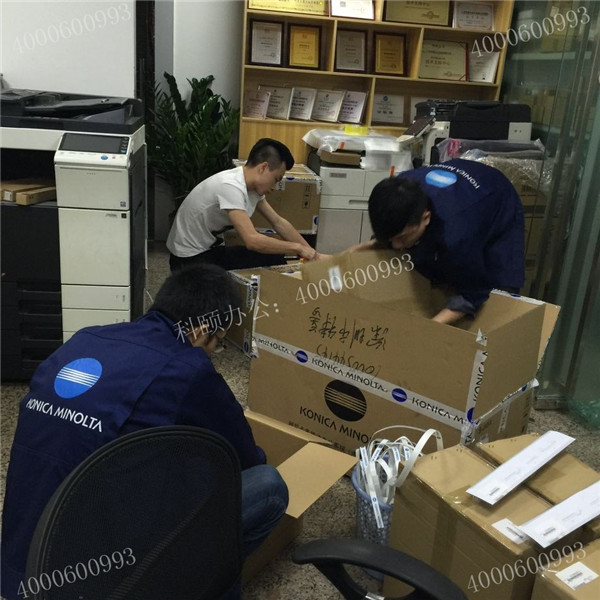 全新原裝柯尼卡美能達復印機配件回貨，同事在整理-科頤辦公